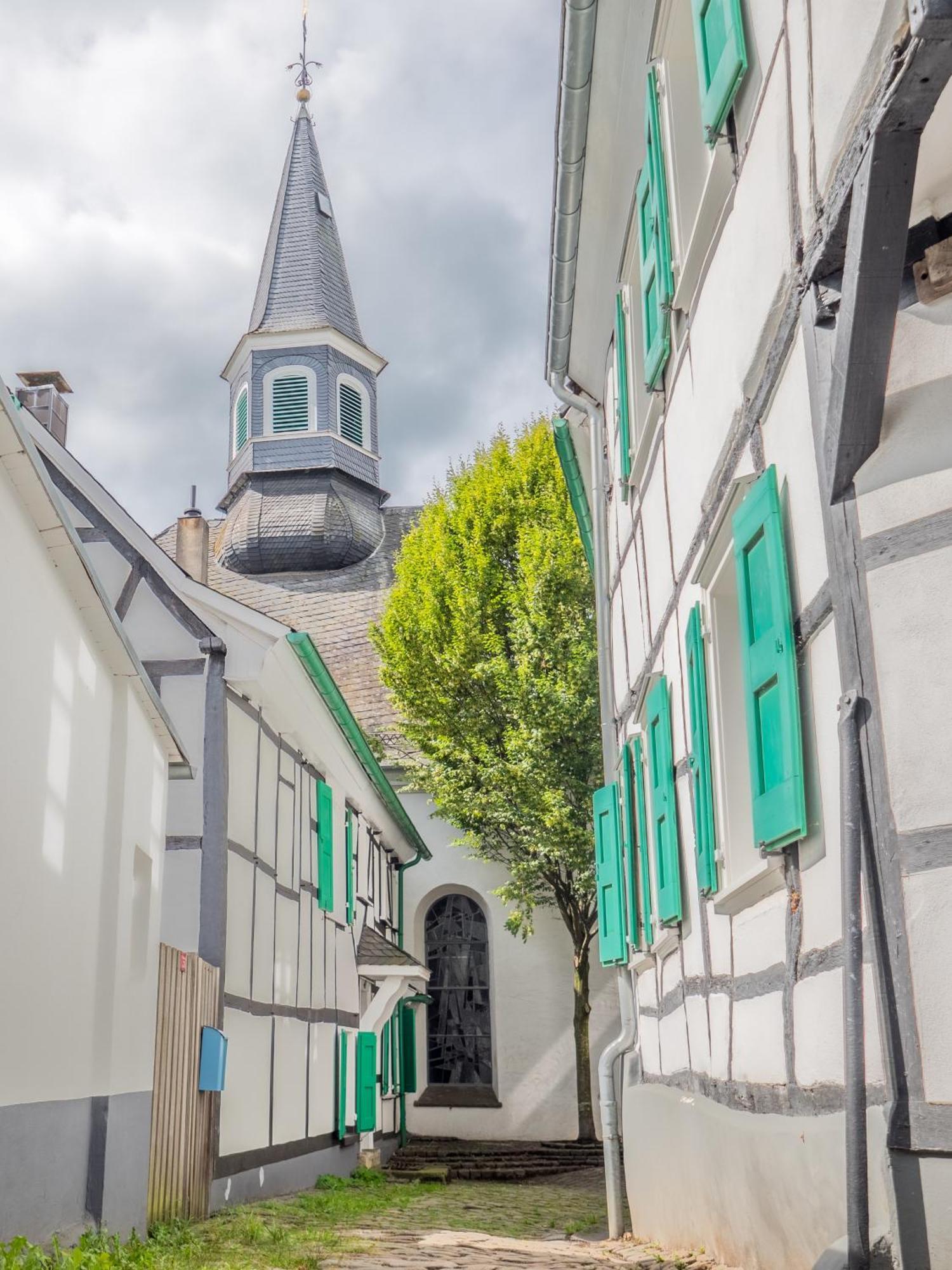 Kuesterhaus Graefrath Solingen Bagian luar foto
